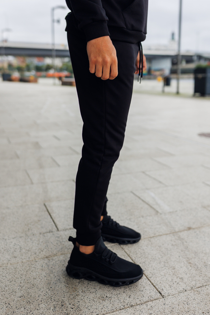 Spodnie dresowe męskie Hellas Wear – czarne, elastyczne i komfortowe